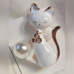 Elegant White and Gold Cat Brooch